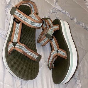 Platform Tevas